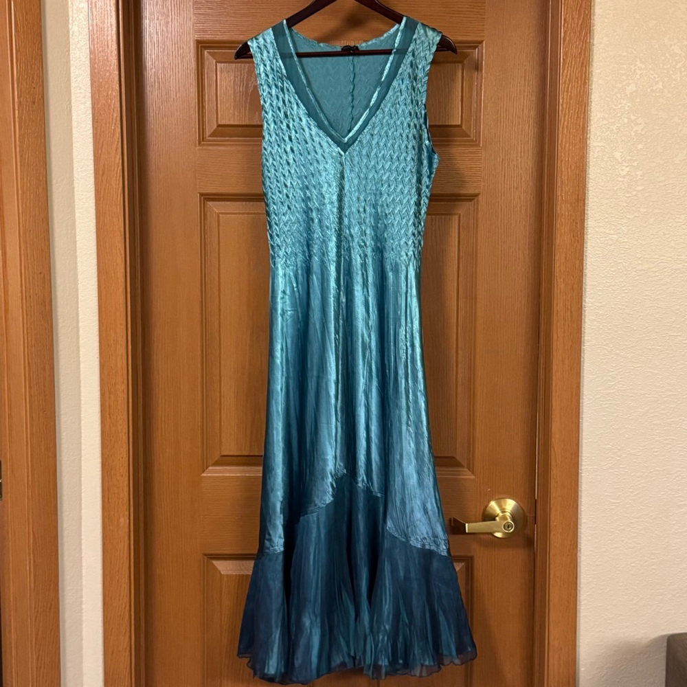 Komarov Sleeveless V-Neckline Asymmetrical Tier Hem Dress Size L